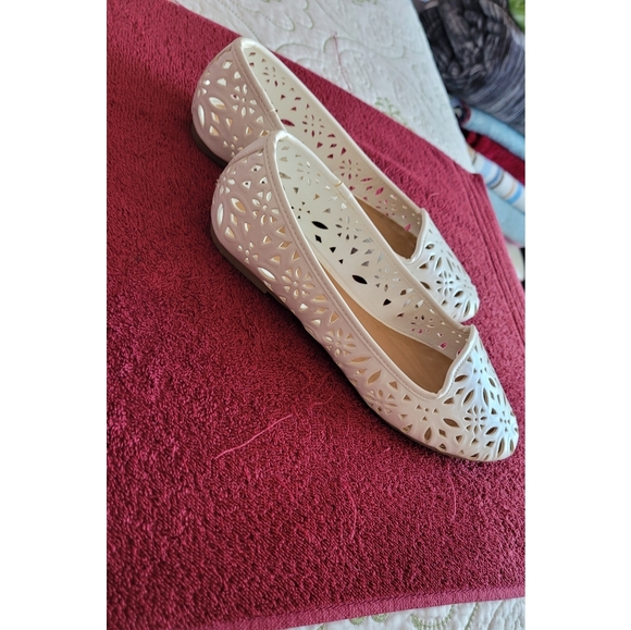 Shoes - Picture 3 of 4